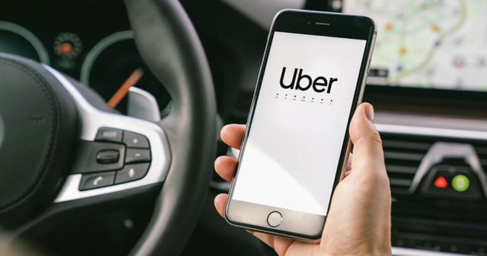 A tarifa dinâmica vai acabar? Uber anuncia novo benefício com preço fixo e viagens com descontos em agosto