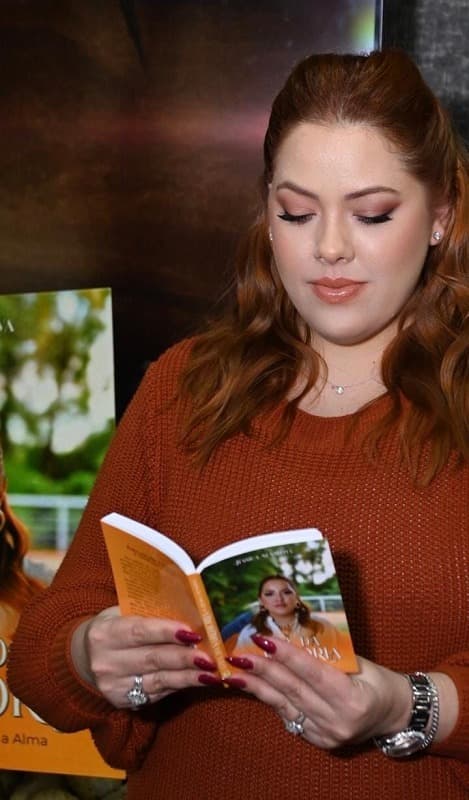 Autora busca espalhar "sementes de consciência", como ela define as reflexões contidas na obra - Foto: Divulgação