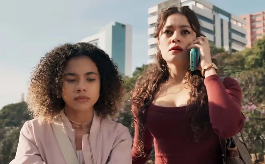 Joélly (Alana Cabral) e Gerluce (Sophie Charlotte) em Três Graças (Foto: Reprodução / Globo)
Joélly (Alana Cabral) e Gerluce (Sophie Charlotte) em Três Graças (Foto: Reprodução / Globo)