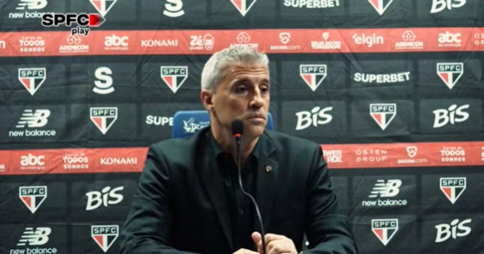 Vai deixar o São Paulo? Crespo se pronuncia oficialmente e tem veredito para 2026