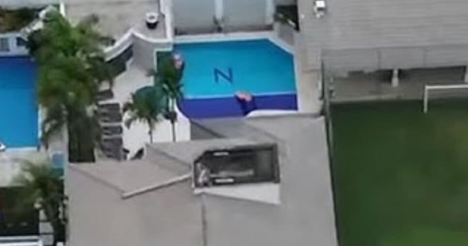 Vista aérea de cima do condomínio de luxo em que o casal Nardoni passou as férias no Guarujá (Foto Reprodução/Brasil Urgente/Record) Vista aérea de cima do condomínio de luxo em que o casal Nardoni passou as férias no Guarujá (Foto Reprodução/Brasil Urgente/Record)