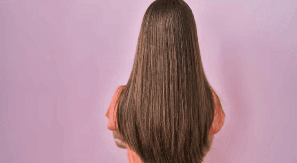 Como deixar o cabelo mais liso sem usar químicas fortes que danificam os fios