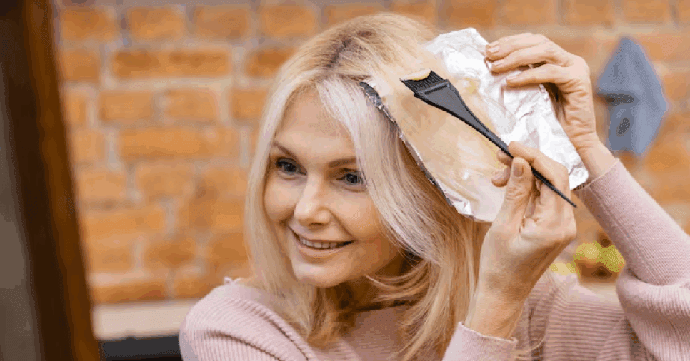 3 tintas ideais para cobrir o cabelo branco com resultado uniforme de salão