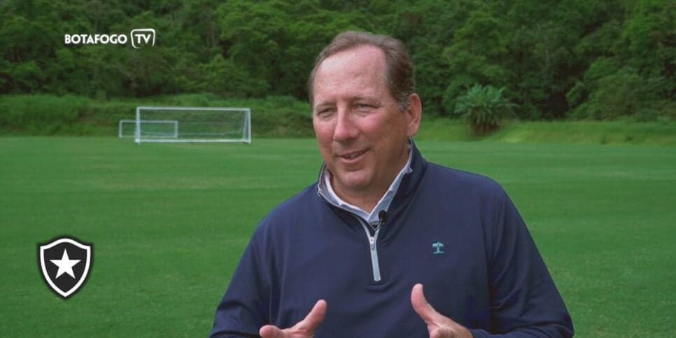 John Textor recebe oferta de rival da série A por atacante de R$34M do Botafogo