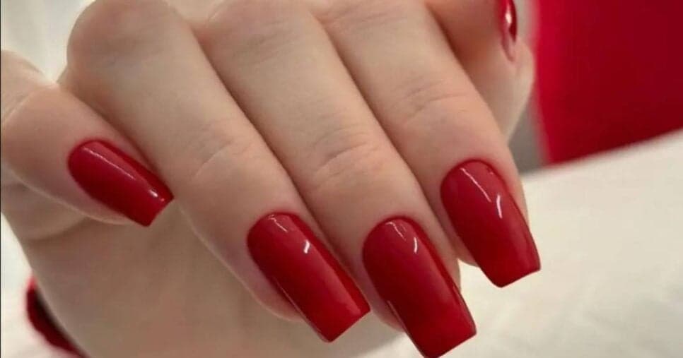 5 cores de esmalte para tornar mulheres 45+ sotisficadas e renovar o visual das mãos