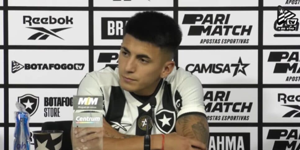 Almada teve uma boa passagem pelo Botafogo e interessa ao Palmeiras (Reprodução: Youtube)