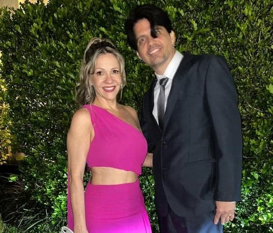 Vocalista da banda LS Jack com a esposa (Foto: Reprodução / Instagram)
Vocalista da banda LS Jack com a esposa (Foto: Reprodução / Instagram)