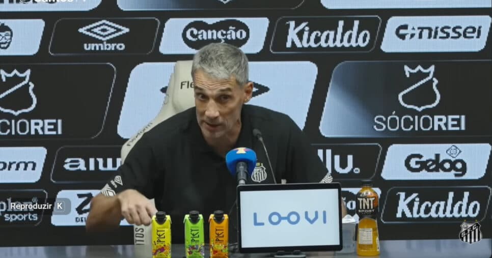 Vojvoda é comunicado hoje(11) com saída de zagueiro de R$6M no Santos