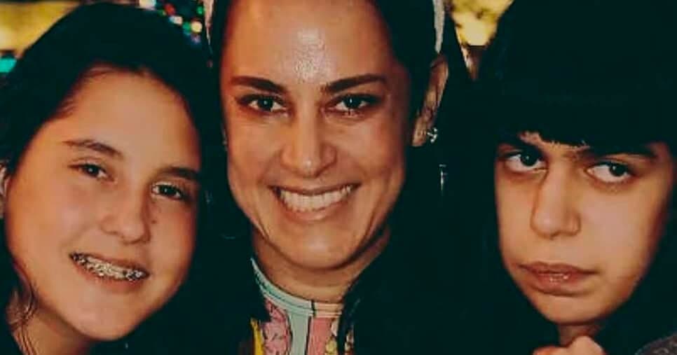 Silvia Abravanel entre as filhas, Amanda e Luana (Foto: Reprodução)