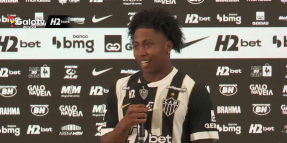 Preciado sendo criticado pelos torcedores do Atlético-MG (Reprodução: Galo TV / Youtube) Preciado sendo criticado pelos torcedores do Atlético-MG (Reprodução: Galo TV / Youtube)