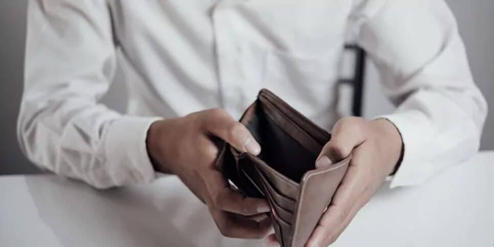 Salário 3 meses atrasado permite rescisão indireta (Reprodução: Divulgação) Salário 3 meses atrasado permite rescisão indireta (Reprodução: Divulgação)