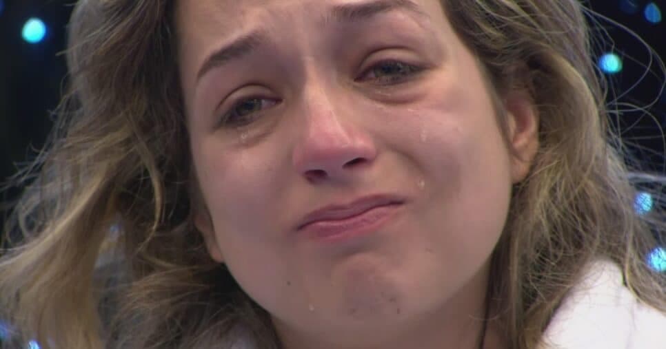 Samira se debulha em lágrimas, “descobre” que vai sair e diz o que está com medo de estar grudado nela