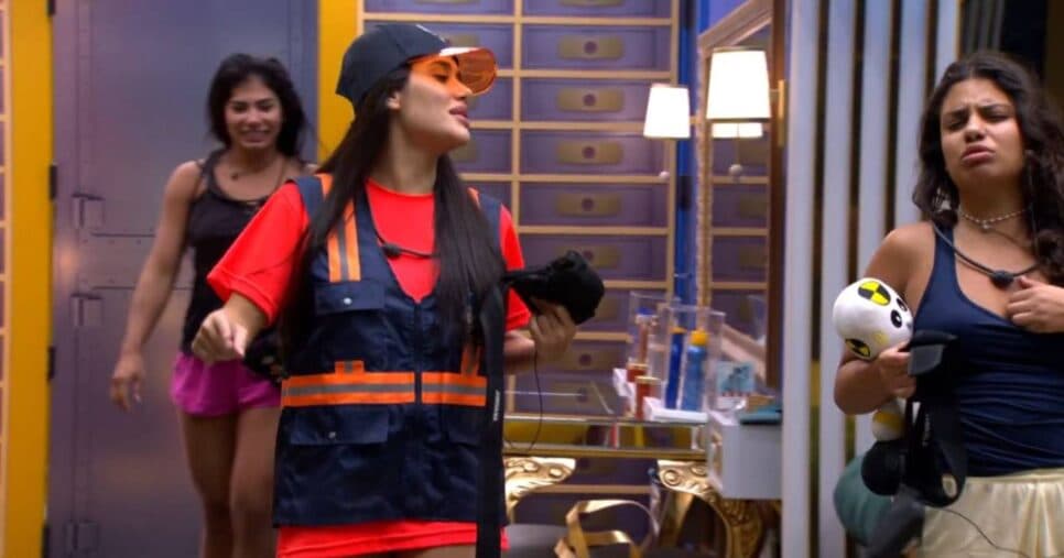 BBB26: Jordana acorda Gabriela para tirar satisfação: “Você não tem vergonha na sua cara, não?”