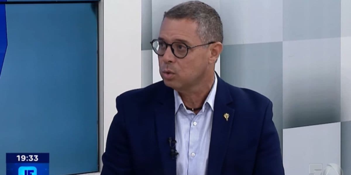Fábio Mitidieri comemorou o aumento salarial em Sergipe (Reprodução: TV Atalaia / Youtube) Fábio Mitidieri comemorou o aumento salarial em Sergipe (Reprodução: TV Atalaia / Youtube)