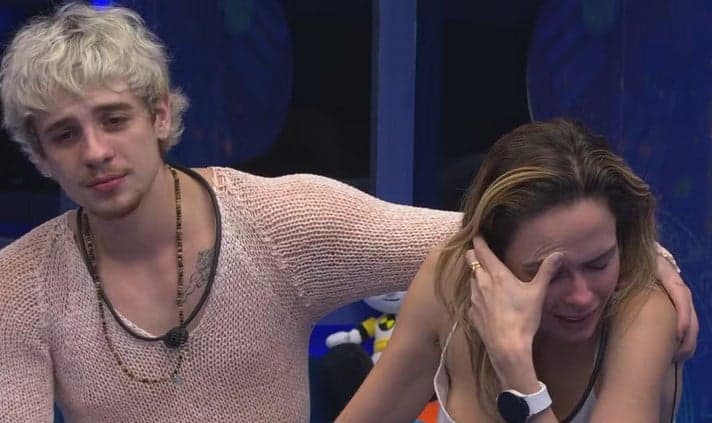 Ana Paula contou primeiro a Juliano sobre morte do pai (Foto: Reprodução / Globoplay)
