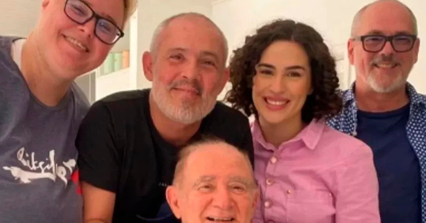 Didi com 2 filhas e dois filhos (Foto: Reprodução)