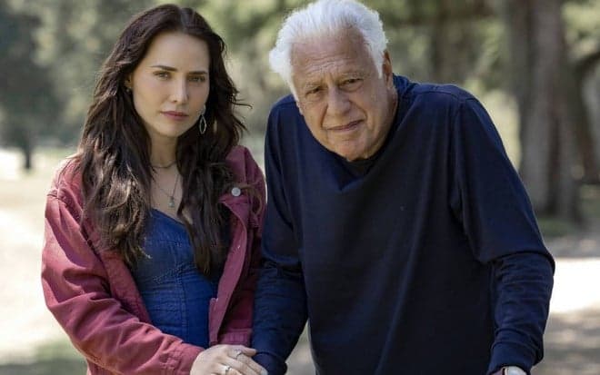 Adriana e Arthur em Quem Ama Cuida (Foto: Reprodução / Globo)
