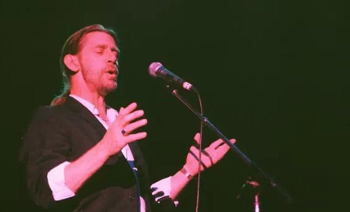 Alex Ligertwood em apresentação com a banda Santana, em 1989 (Foto: Reprodução / Instagram)
