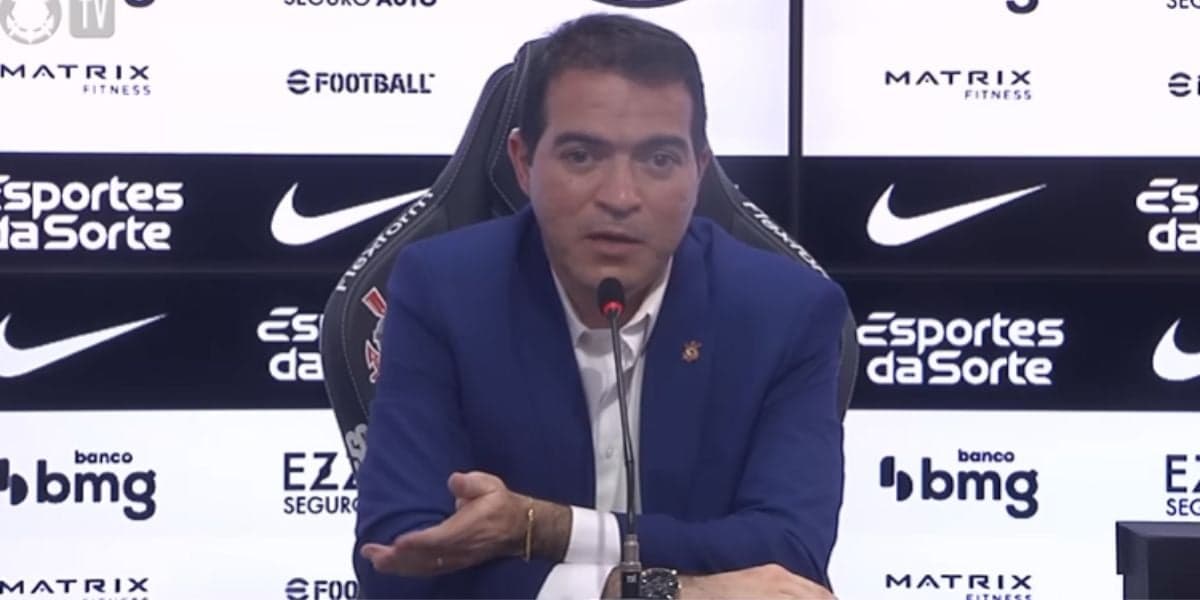 Marcelo Paz busca centroavantes ao Corinthians (Reprodução: Youtube) Marcelo Paz busca centroavantes ao Corinthians (Reprodução: Youtube)