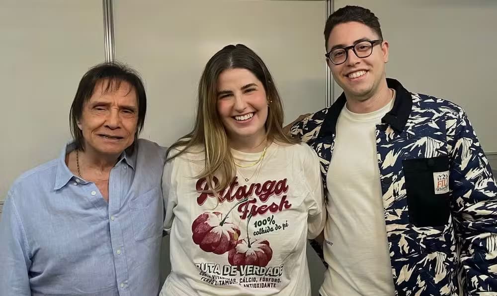 Roberto Carlos com Giovanna e o marido dela, Daniel — Foto: Divulgação
Roberto Carlos com Giovanna e o marido dela, Daniel — Foto: Divulgação