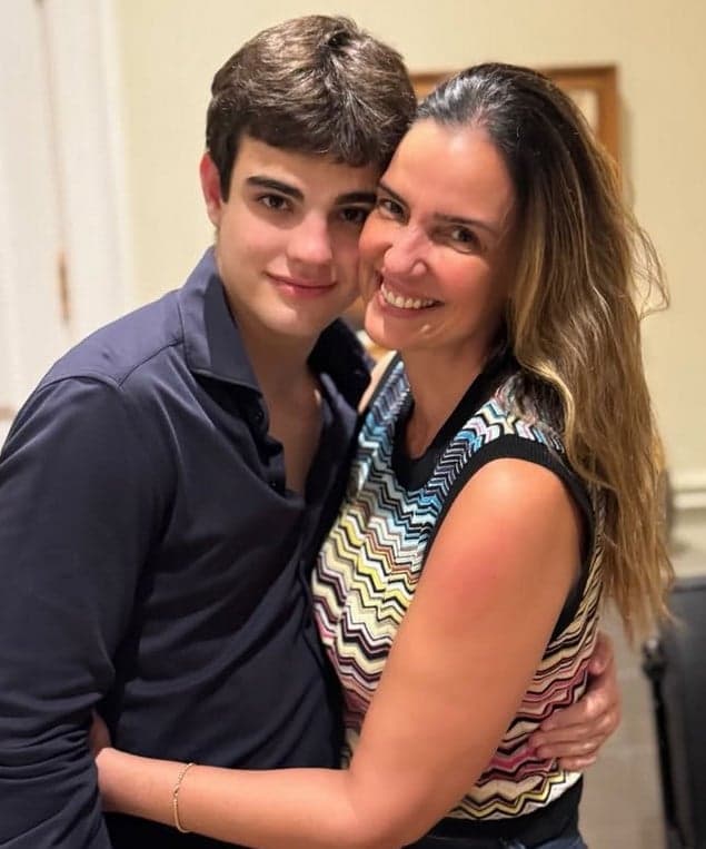 Rodrigo está maior que a mãe, Luciana Cardoso (Foto: Reprodução / Instagram)
Rodrigo está maior que a mãe, Luciana Cardoso (Foto: Reprodução / Instagram)