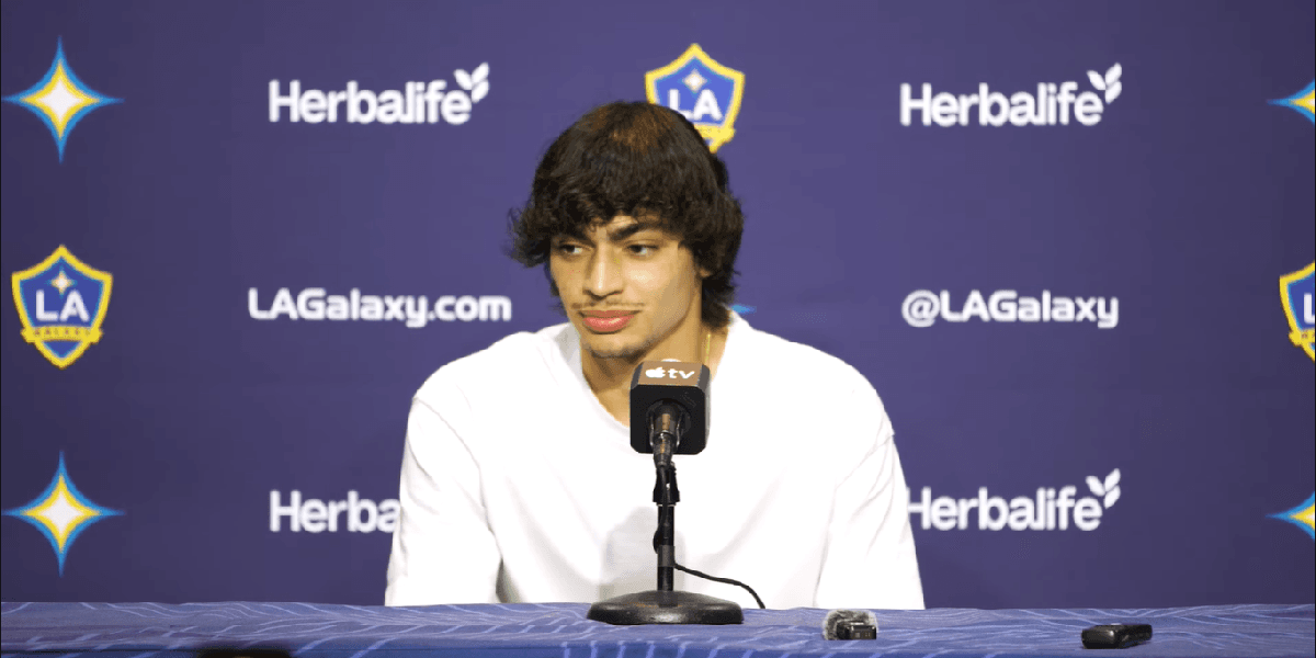 Matheus Nascimento indo para o Grêmio (Foto: Reprodução/ YouTube/ LA Galaxy) Matheus Nascimento indo para o Grêmio (Foto: Reprodução/ YouTube/ LA Galaxy)