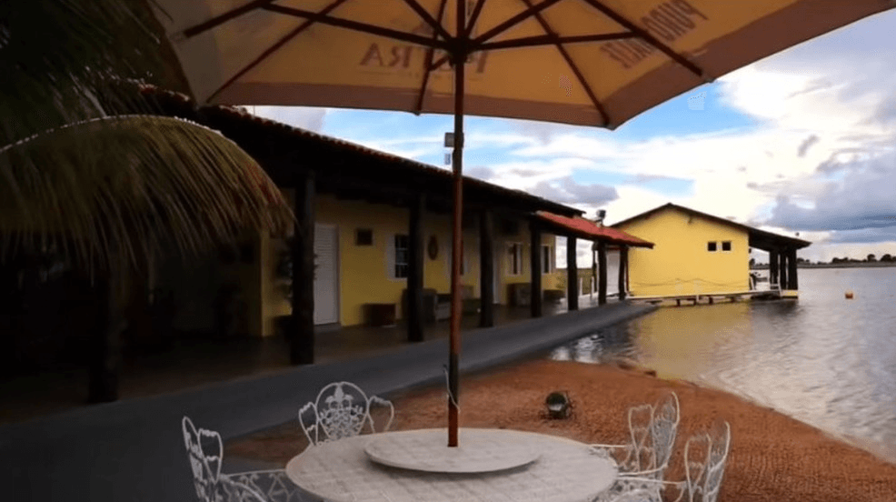 A casa principal da fazenda Talismã (Foto: Reprodução / YouTube)
