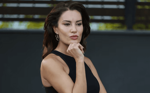 Atriz Ece Irtem, que interpretou Hande na novela turca Coração de Mãe (Foto: Reprodução / Record)
Atriz Ece Irtem, que interpretou Hande na novela turca Coração de Mãe (Foto: Reprodução / Record)