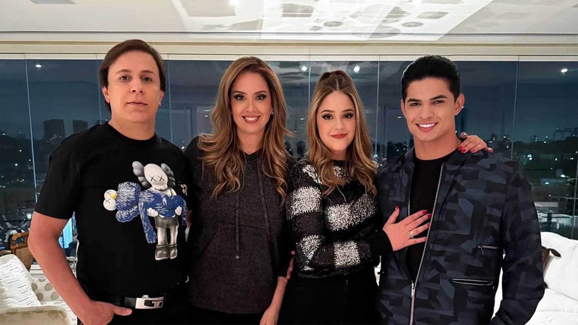 Humorista com a esposa, a filha e o genro (Foto: Reprodução/ Instagram)