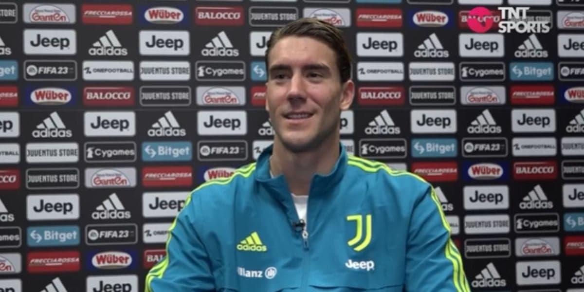 Vlahovic encerrou o seu contrato com a Juventus (Reprodução: TNT Sports / Youtube) Vlahovic encerrou o seu contrato com a Juventus (Reprodução: TNT Sports / Youtube)
