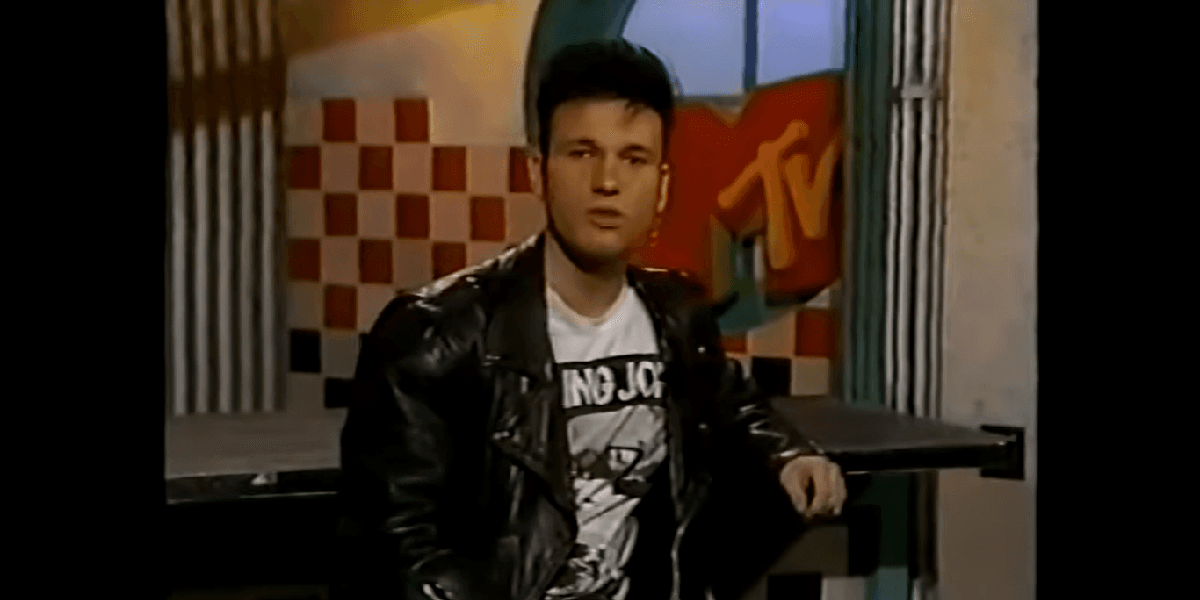Dave Kendall na MTV (Foto: Reprodução/ YouTube) Dave Kendall na MTV (Foto: Reprodução/ YouTube)