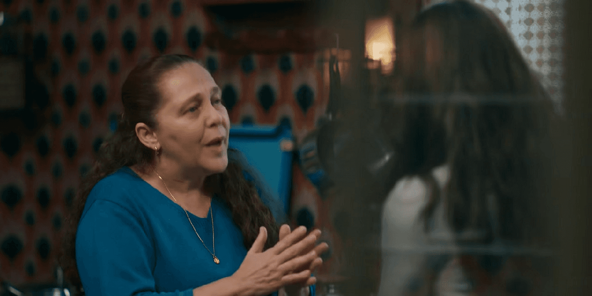 Elisa ao lado de Adriana (Foto: Reprodução/Globo)