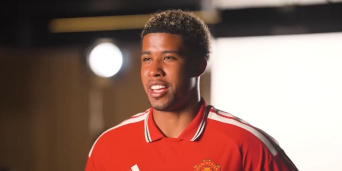 Andrey Santos já vestiu a camisa do Manchester United (Reprodução: Youtube)