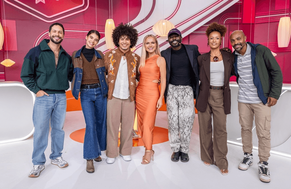 Eliana e seus convidados no seu programa dominical (Foto: Reprodução / Globo)

