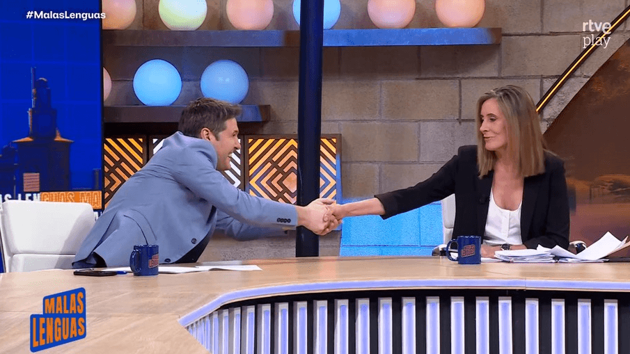 Marta Gómez Montero perdoou Jesús Cintora (Foto: Reprodução / RTVE)
