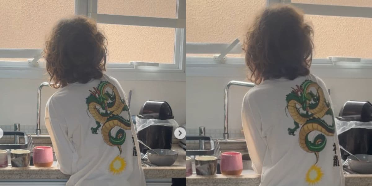 Theo lavando a louça na casa de Lucas Lima (Reprodução: Instagram)