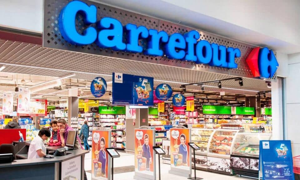 Carrefour decidiu fechar uma de suas maiores unidades localizadas no Shopping Del Rey (Foto Reprodução/Internet) Carrefour decidiu fechar uma de suas maiores unidades localizadas no Shopping Del Rey (Foto Reprodução/Internet)