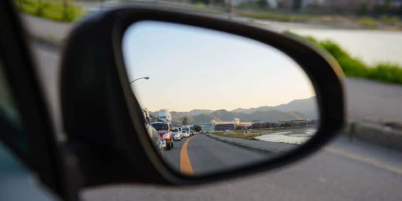 Deixe o retrovisor como ele deve estar (Reprodução: Internet) Deixe o retrovisor como ele deve estar (Reprodução: Internet)