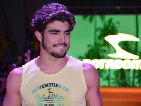 Caio Castro não gosta de teatro e nem de ler livros, OMG! Caio Castro não gosta de teatro e nem de ler livros, OMG!