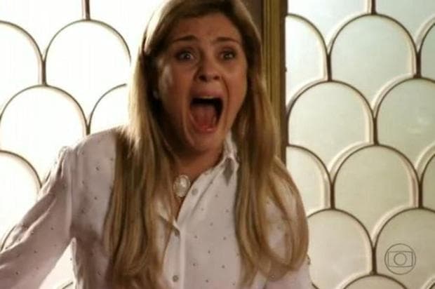 Adriana Esteves aparece com visual para vilã após a inesquecível Carminha