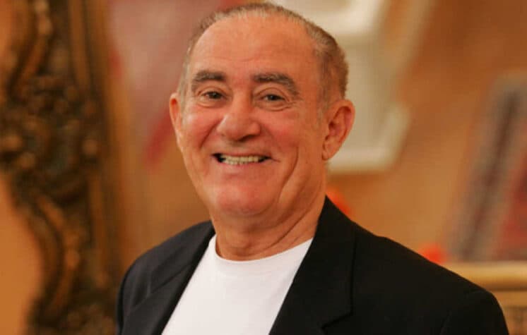 "Naquela época, negros e homossexuais não se ofendiam", diz Renato Aragão