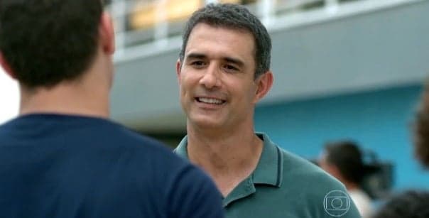 “Babilônia” – Carlos Alberto morre e faz filho aceitar tio gay