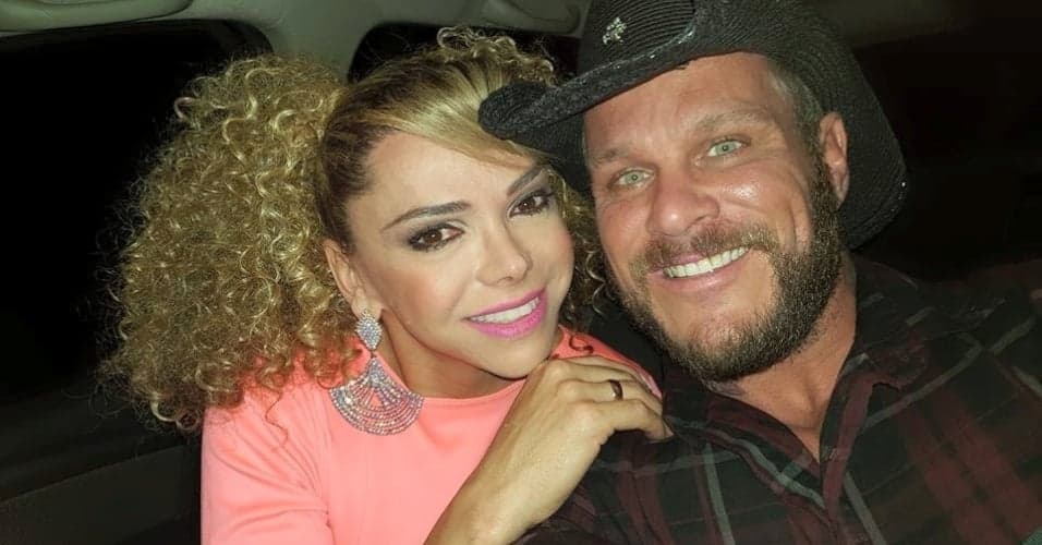 Leo Áquilla, jornalista da RedeTV, junto com o marido Chico Campadello (Foto: Divulgação) Leo Áquilla, jornalista da RedeTV, junto com o marido Chico Campadello (Foto: Divulgação)