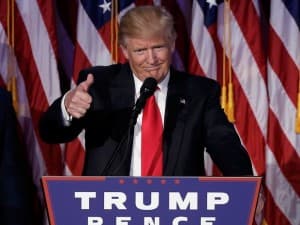 Donald Trump discursa após ser declarado vencedor nas eleições, em Nova York, na madrugada de quarta (9) (Foto: Reuters/Mike Segar) Donald Trump discursa após ser declarado vencedor nas eleições, em Nova York, na madrugada de quarta (9) (Foto: Reuters/Mike Segar)