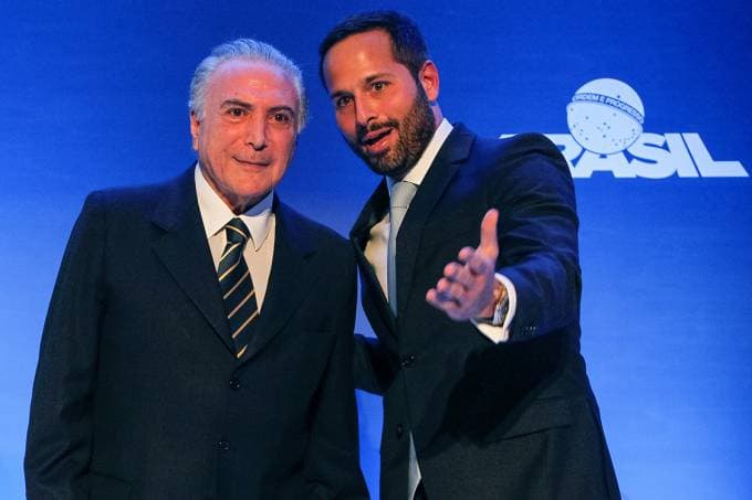 Calero compartilha cena de "Vale Tudo" antes de depoimento e destaca a "falência moral" do Brasil