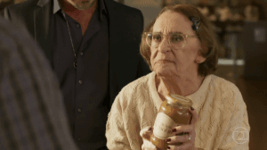 Sinhá (Laura Cardoso) em cena de "Sol Nascente" (Foto: Reprodução/Globo) Sinhá (Laura Cardoso) em cena de "Sol Nascente" (Foto: Reprodução/Globo)