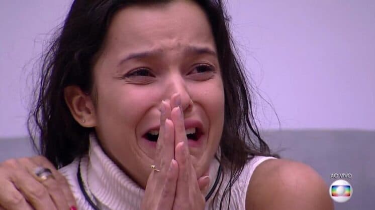 "BBB17": Emilly usa fita preta no braço após expulsão de Marcos: "Luto"
