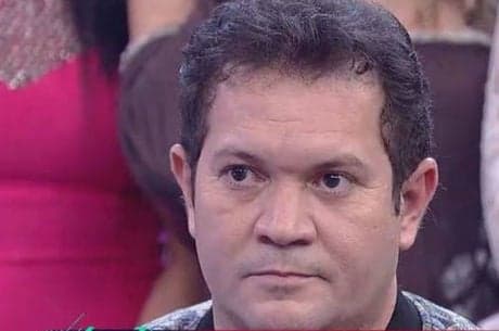 Ximbinha foi visto chutando celular de fã e choca internautas (Foto: Reprodução) Ximbinha foi visto chutando celular de fã e choca internautas (Foto: Reprodução)