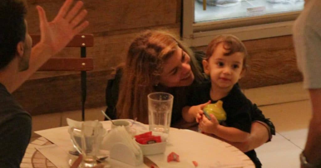 Alinne Moraes e o filho. (Foto: Reprodução) Alinne Moraes e o filho. (Foto: Reprodução)