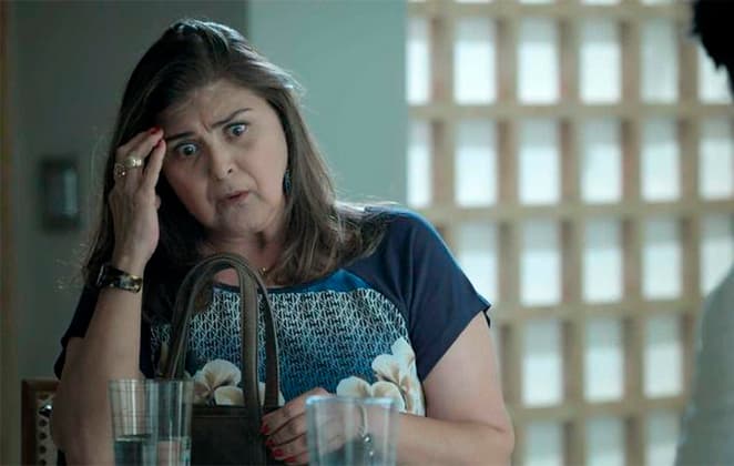 Vivendo Aurora em "A Força do Querer", Elizangela dispara: "Sou sozinha, nasci sozinha e aprendi isso ao longo da vida"